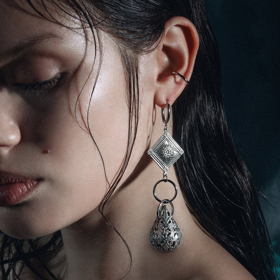 AMPHITRITE. Ornate Teardrop Hoop Earrings - Silver gothic teardrop antique silver hoop earrings filigree