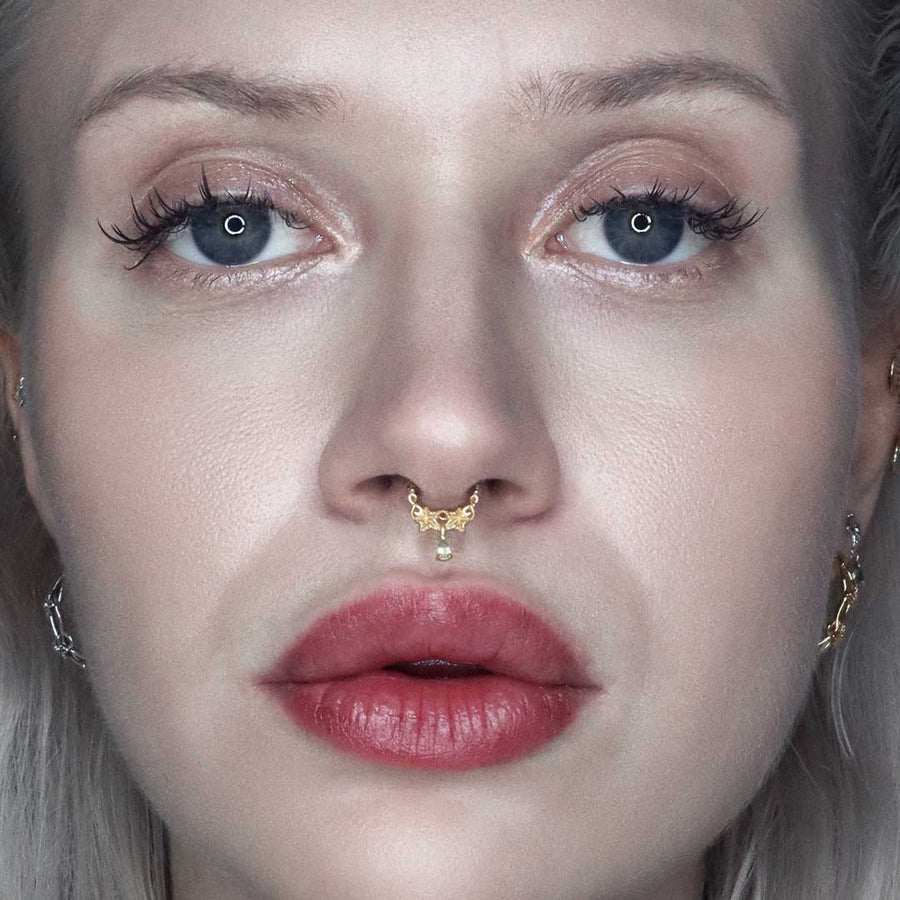 FERONIA. Peridot Droplet Septum - Gold ivy leaf peridot gemstone septum gold daith forward helix
