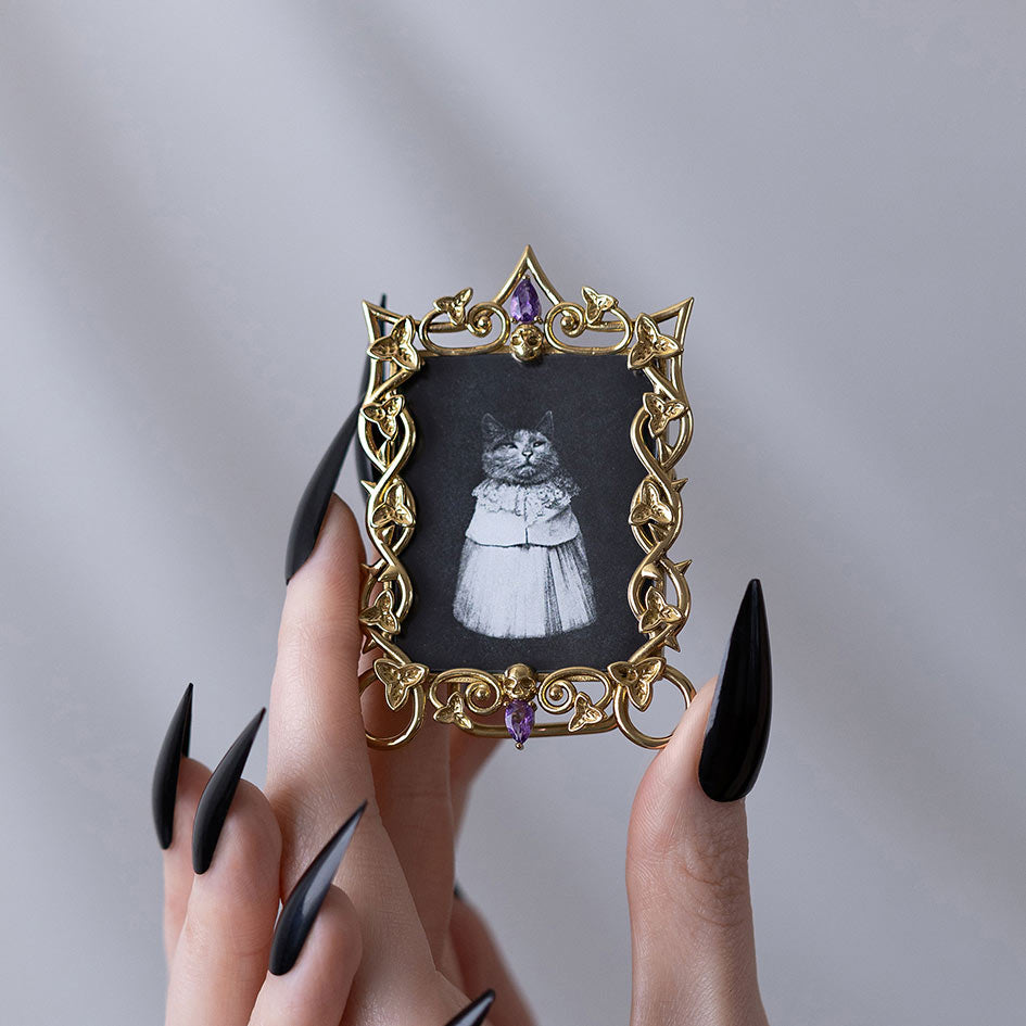 Gold Victorian-inspired mini photo frame