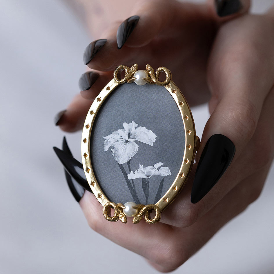 Gold gothic serpent pearl mini photo frame