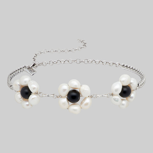 LILLIAN. Pearl Daisy Choker - Silver