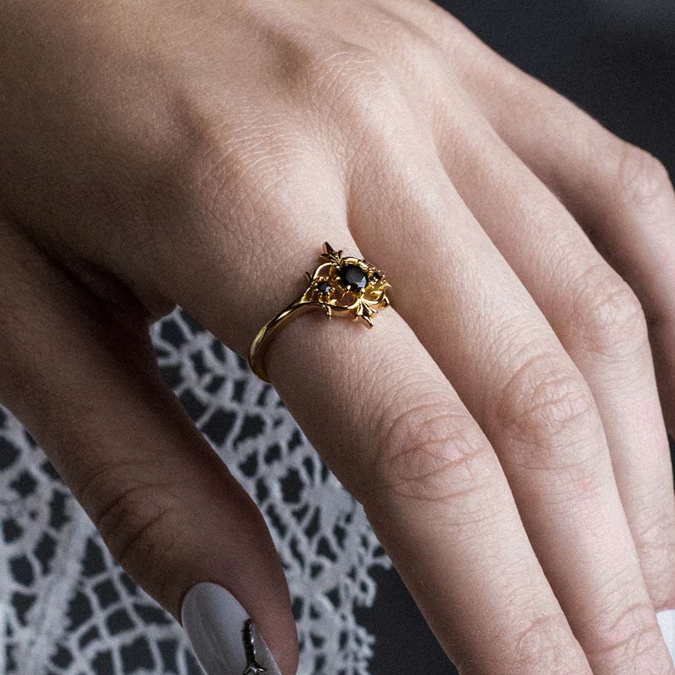 Model wearing Lorin gold black onyx trilogy ring