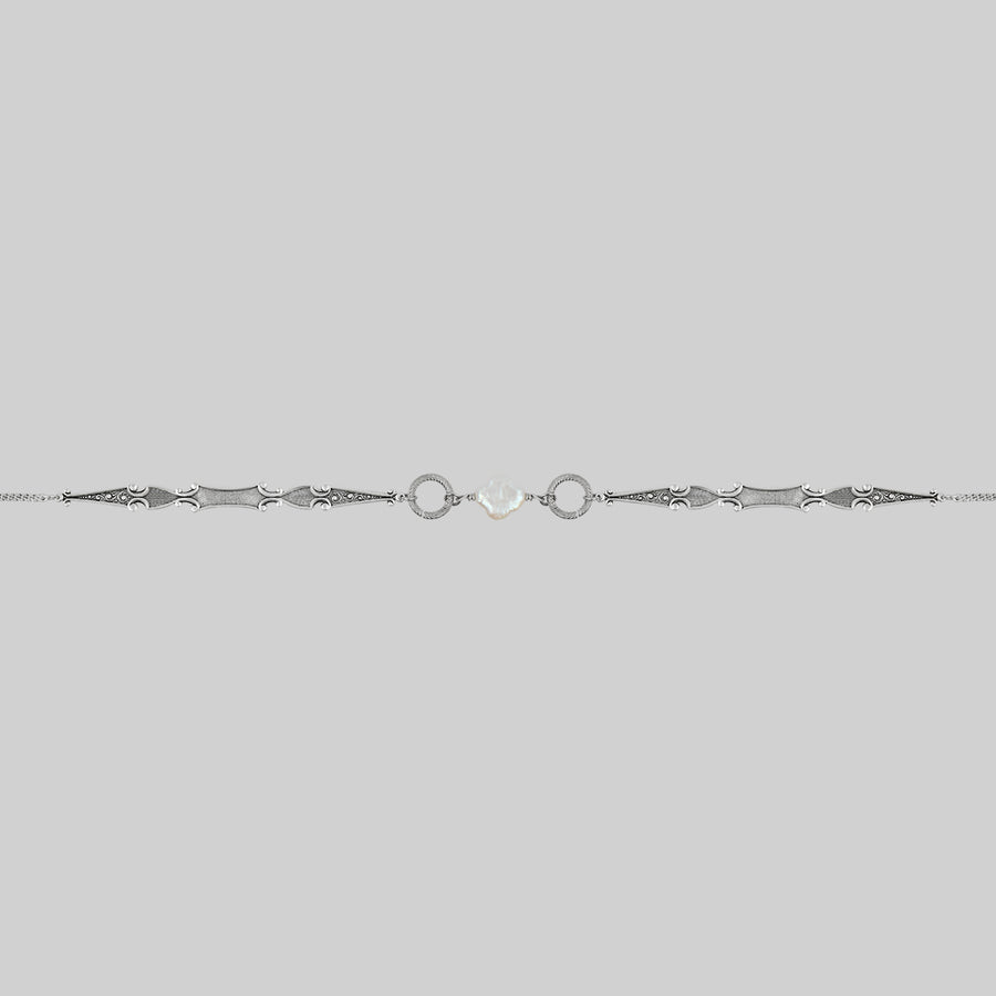 LUSTRE. Pearl Choker - Silver antique ornate quatrefoil pearl choker silver twisted rope rings
