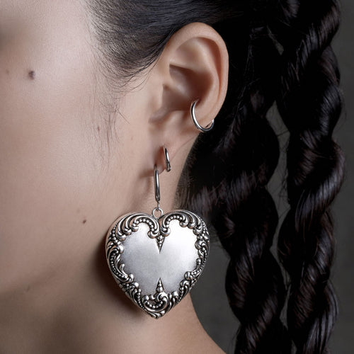 PORTRAIT. Ornate Heart Hoop Earrings - Gold