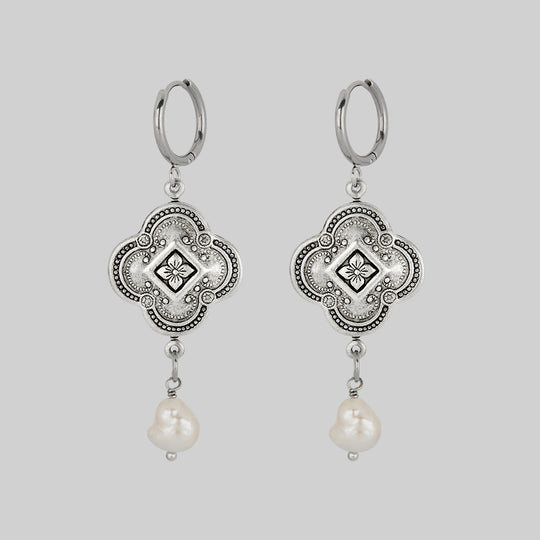 REALM. Quatrefoil Pearl Hoop Earrings - Silver