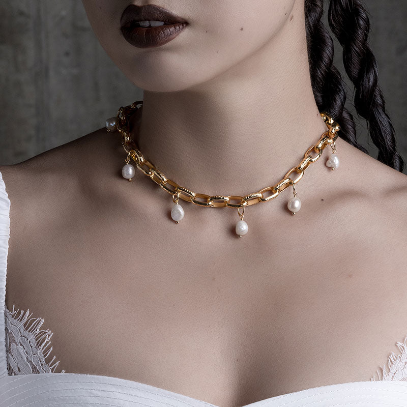SOVEREIGN. Ornate Link Pearl Collar - Gold detailed gold plated chain link pearl collar