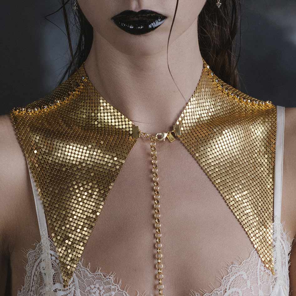 Stark gold armoured pointed gorget collar, back side