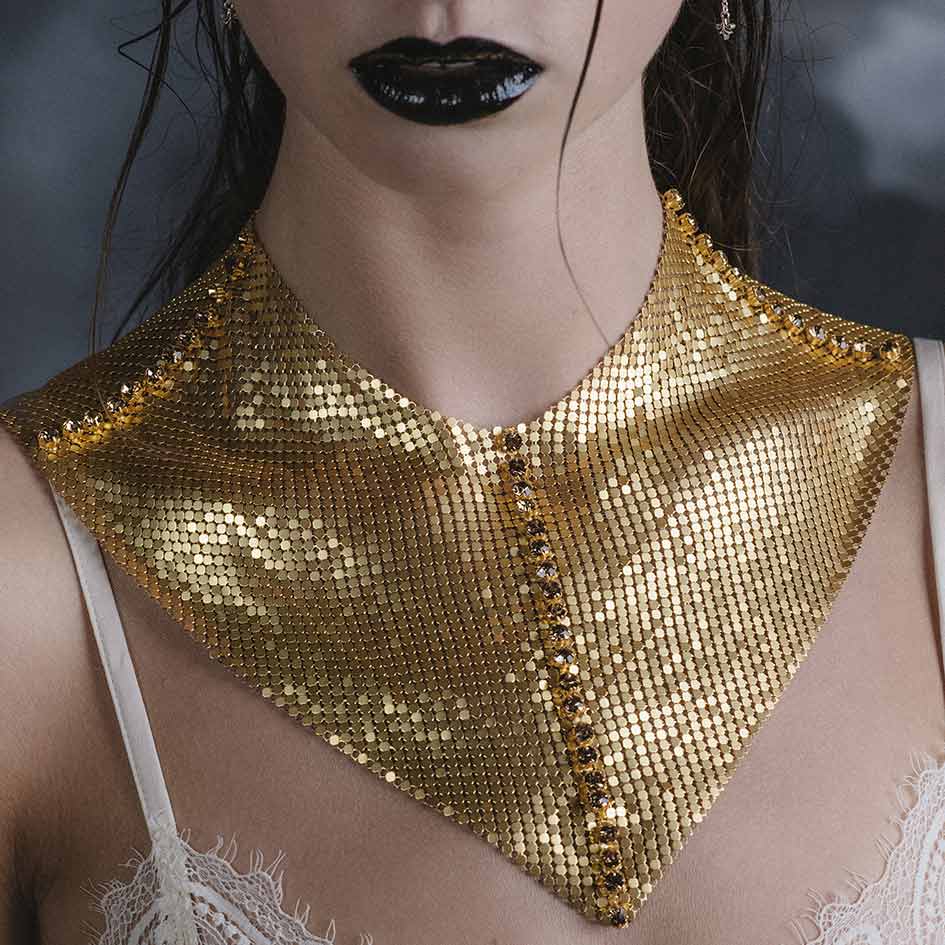 Stark gold armoured pointed gorget collar, front side