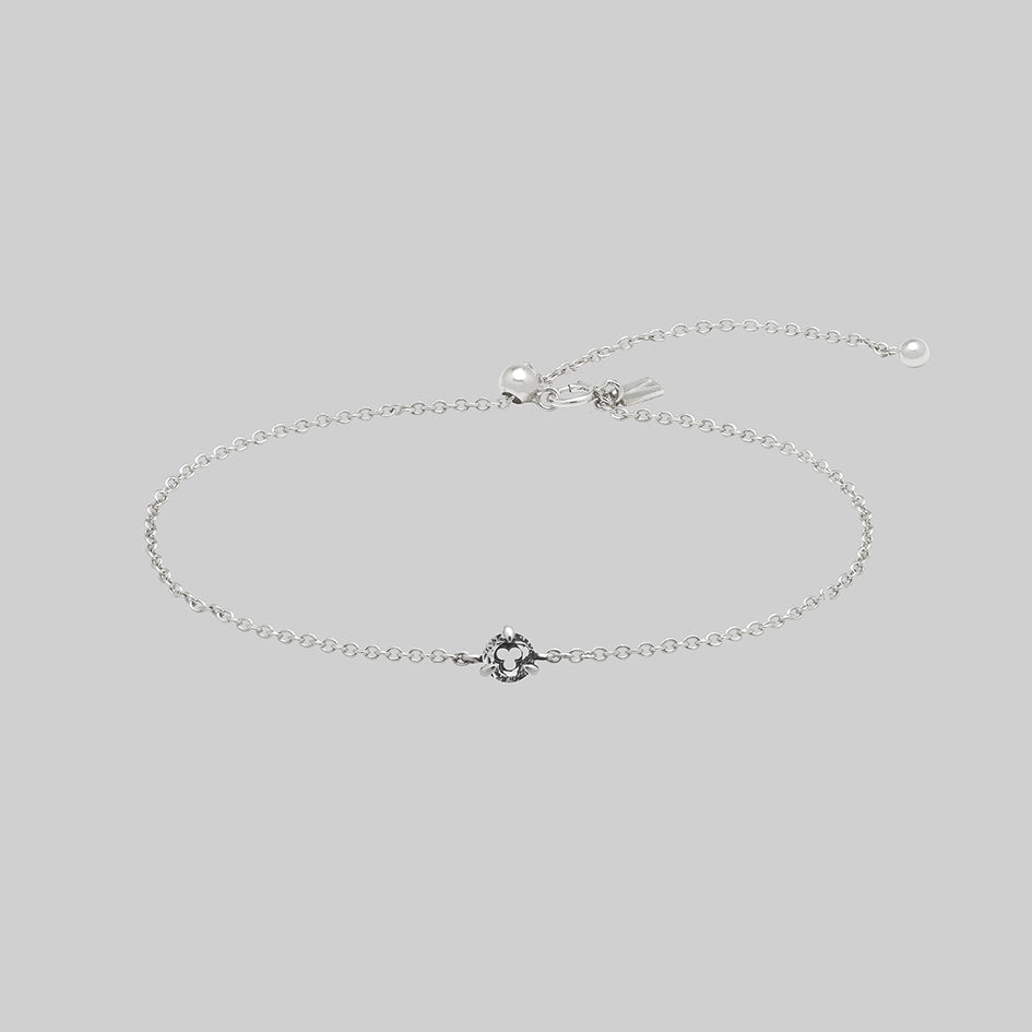 Silver Gothic Trefoil Glass Bracelet