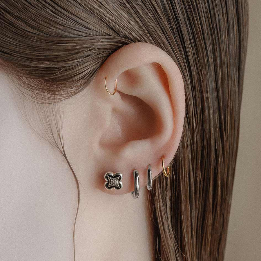 ANNIE. Tiny Tudor Crest Black Enamel Stud Earrings - Silver silver tudor vintage stud earrings