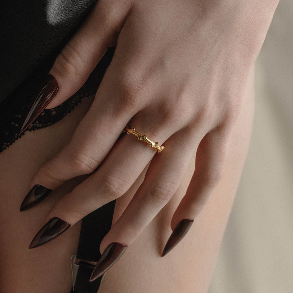 18k gold gothic intricate thorn ring