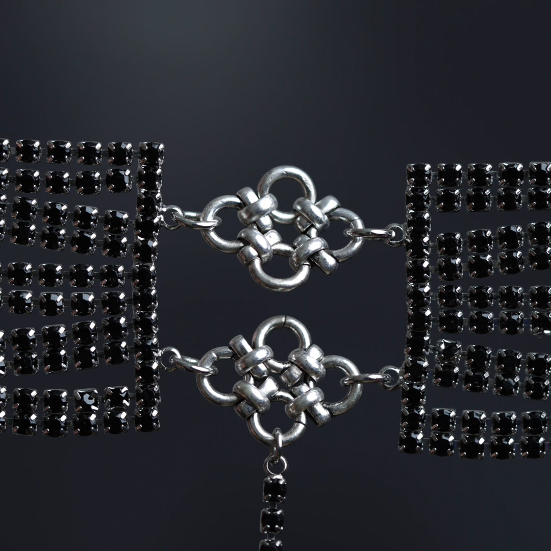 Video of Maryse chainmail dazzle chain choker
