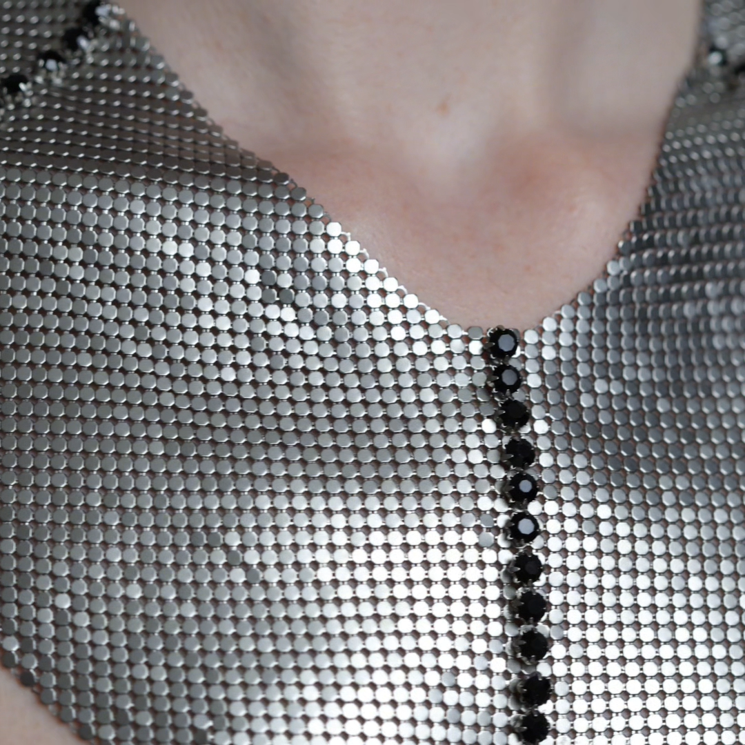 Video of Stark armoured pointed gorget collar