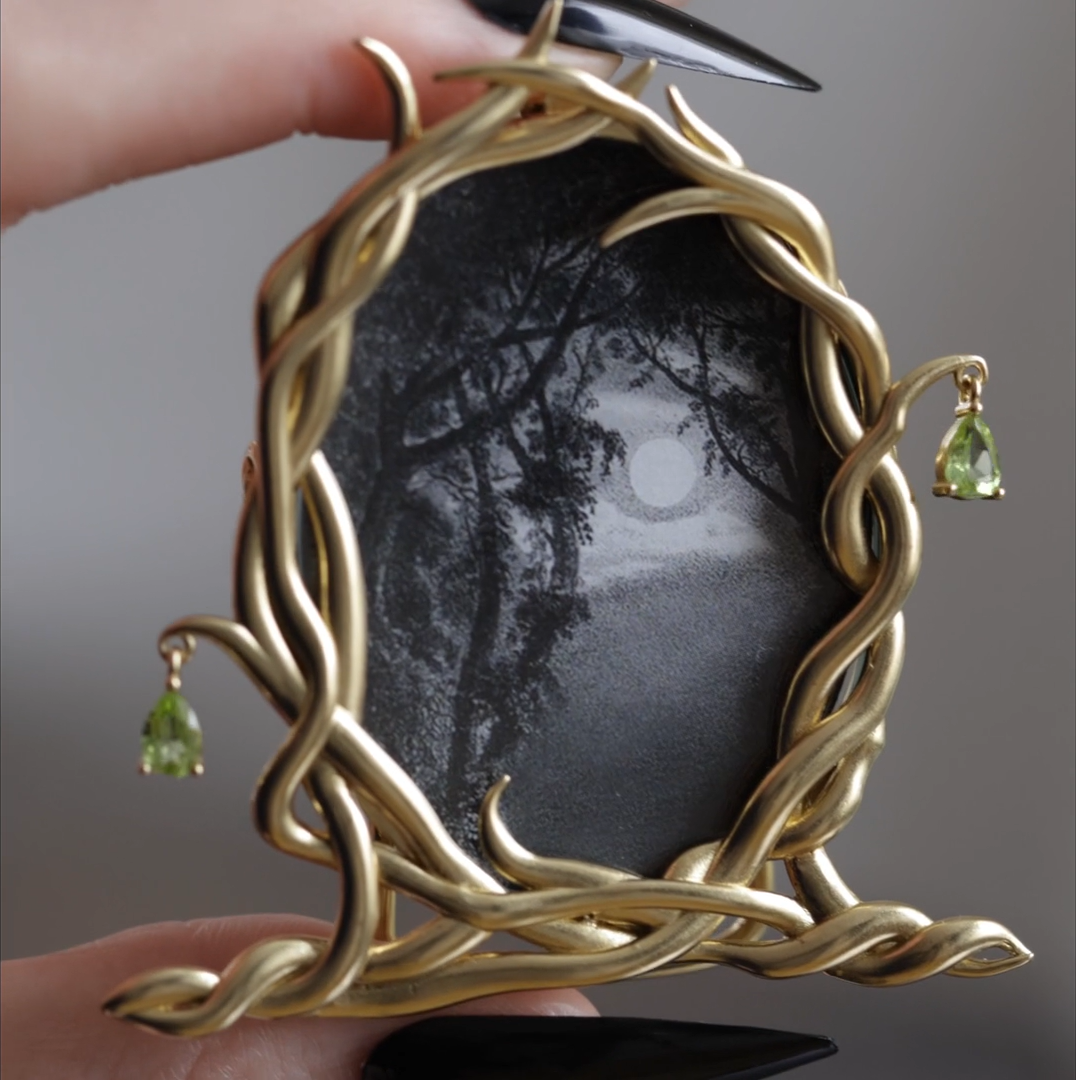 Swamp roots gold gothic peridot mini photo frame