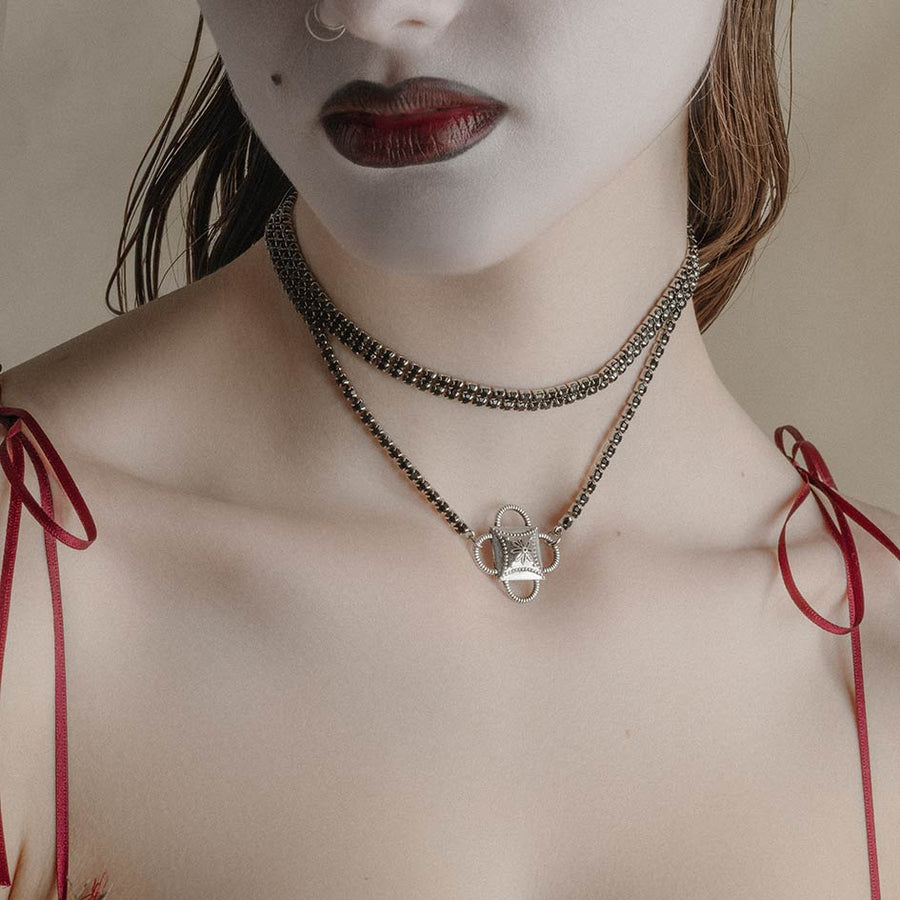 EMELIA. Crested Dazzle Chain Choker - Silver silver gothic black gemstone double layer necklace