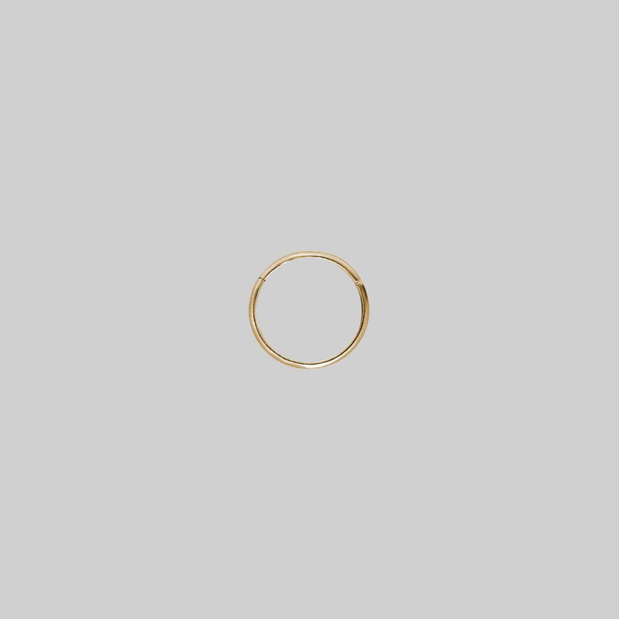 A small gold clicker ring 6mm with a simple design