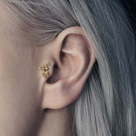 Gold ivy tragus ear stud