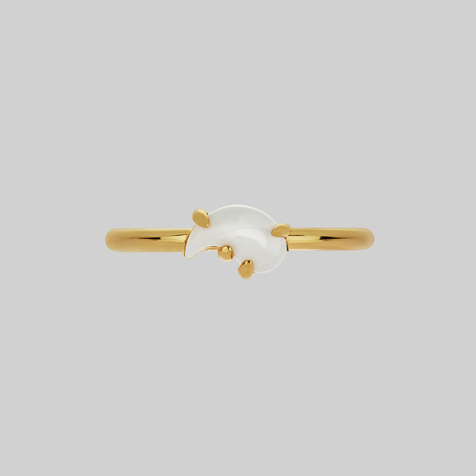Gold Yang white stone ring