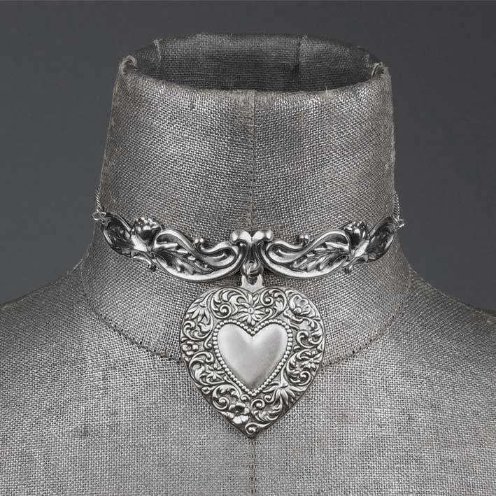 LOVE STRUCK. Ornate Heart Choker - Silver Silver gothic heart choker
