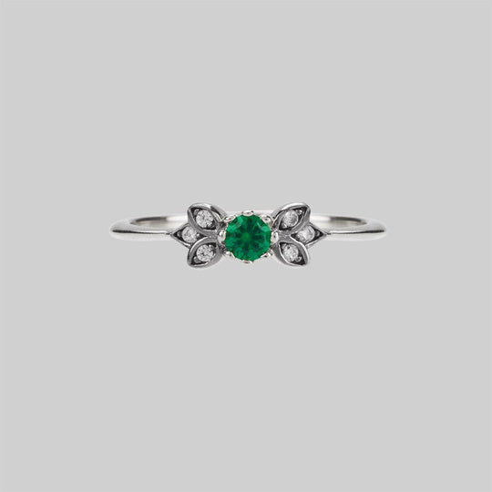 ENCHANTE. Green Quartz Silver Leaf Detailed Ring