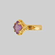 tracery detailed gold ring 