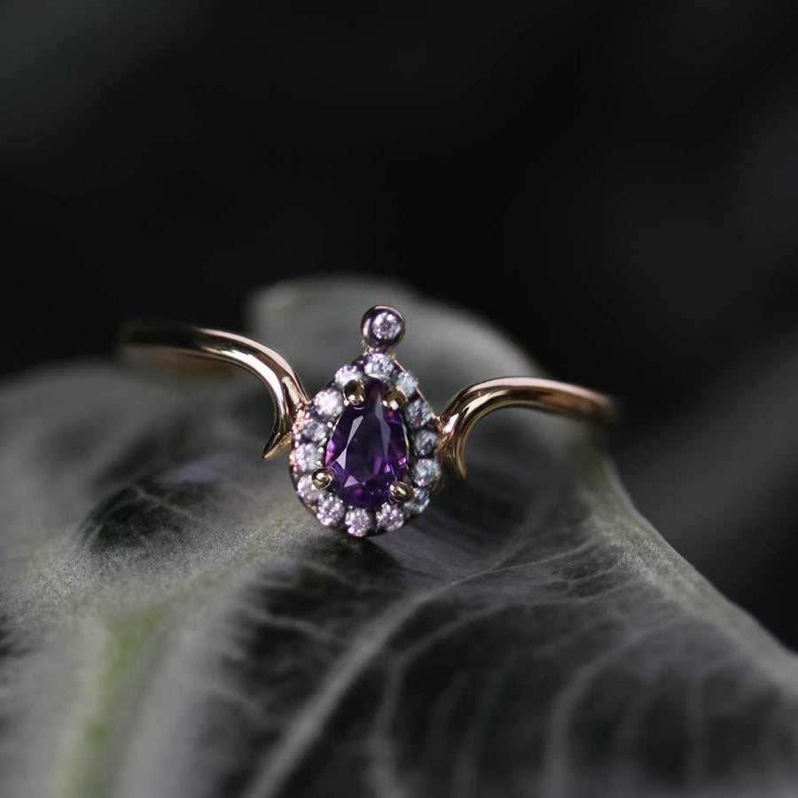 MONTAGUE. Amethyst Teardrop Gold Ring MONTAGUE. Amethyst Teardrop Gold Ring
