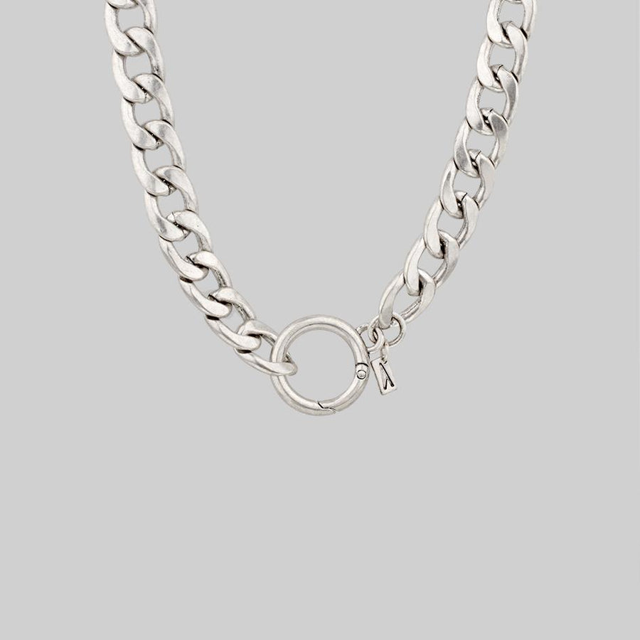 XO. Chunky Chain & Circle Clasp Necklace - Silver