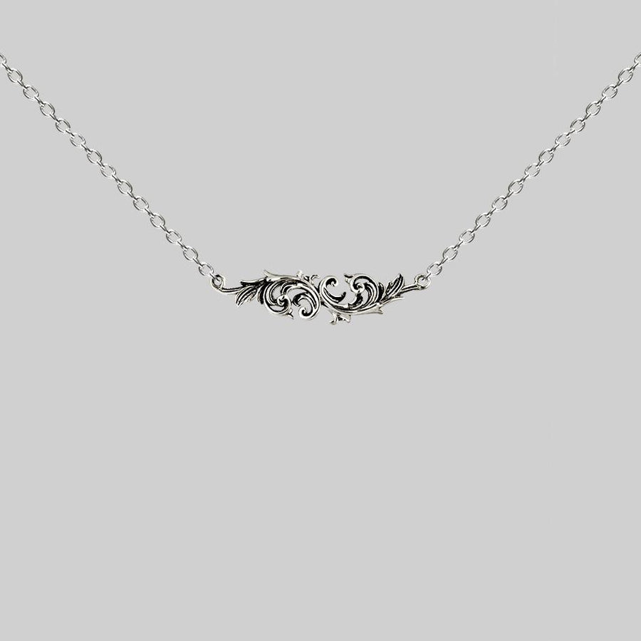 orante flourish collar silver