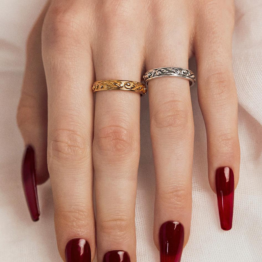 NOTORIETY. Ornate Band Ring - Gold detailed band ring