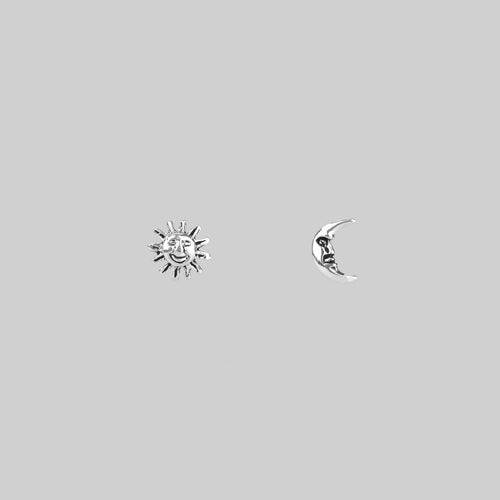 SOLSTICE. Sun & Moon Lariat Necklace - Silver