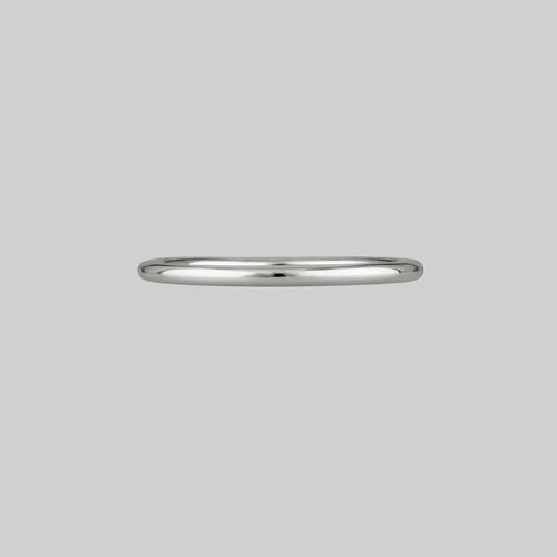 STELLA. Simple Medium Hoop Earrings - Silver