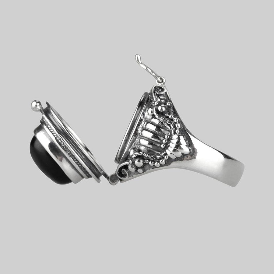 SAROS. Silver Poison Trinket Ring - Onyx onyx gemstone locket ring