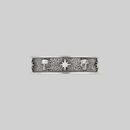 EDYTH. Skull & Star Band Ring - Silver