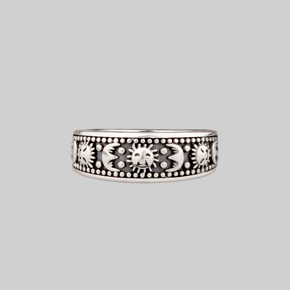 sun and moon pattern band ring