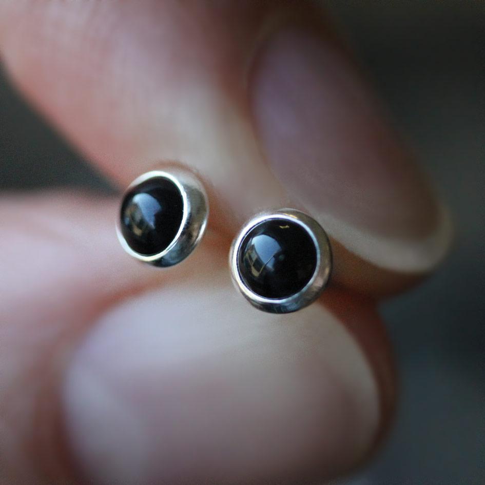 DARK SPRITE. Agate Earrings - 4mm