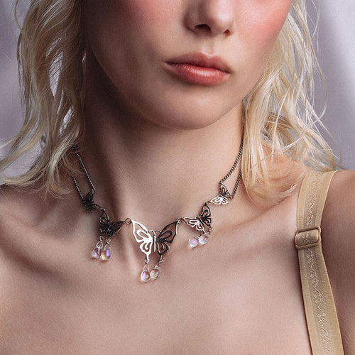 DOROTHY. Vintage Glass Heart Engraved Rose Pendant Necklace