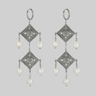 silver detailed freshwater pearl earrings