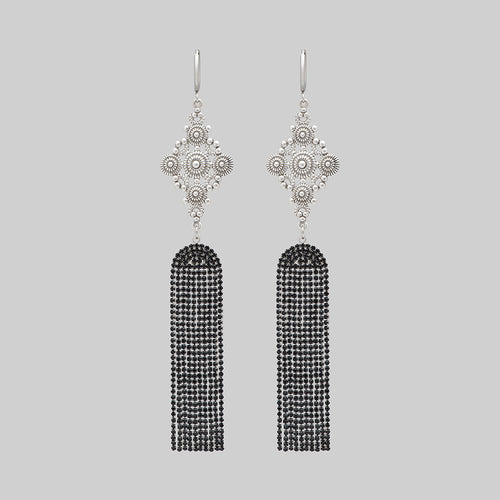 REALM. Quatrefoil Pearl Hoop Earrings - Gold