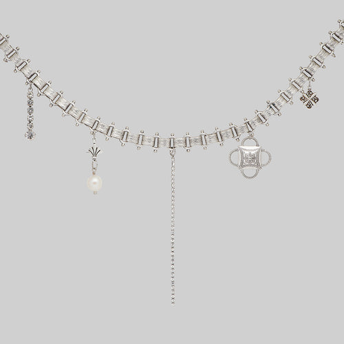 A DEEP LURE. Romantic Pearl Choker - Gold