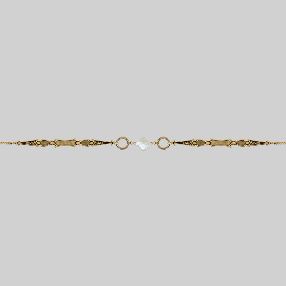 LUSTRE. Pearl Choker - Gold