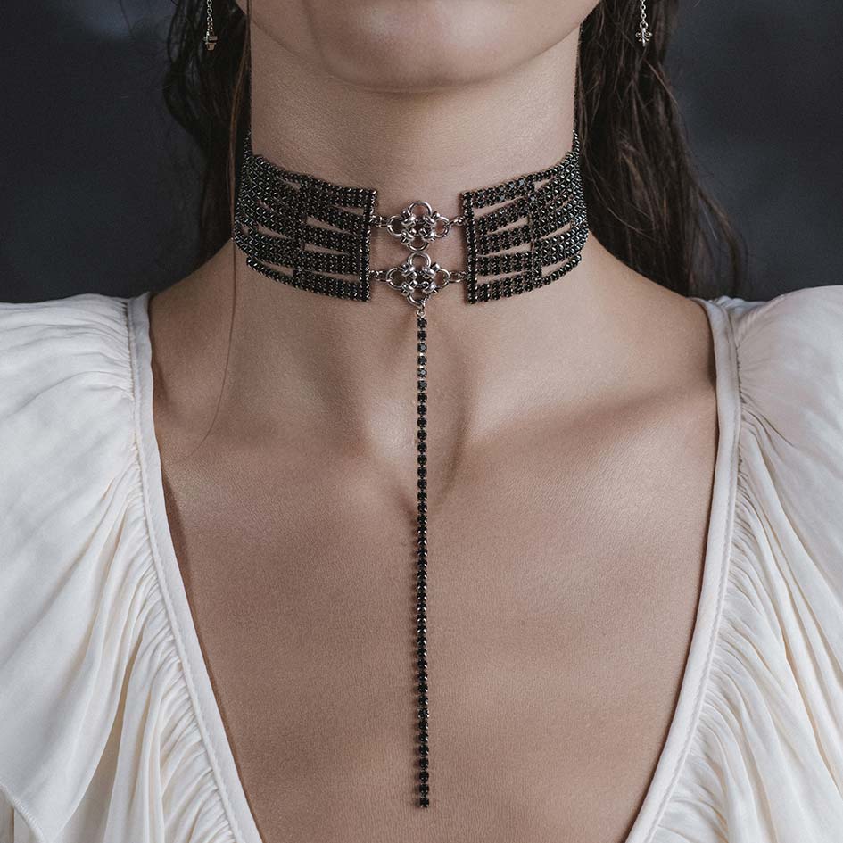 Model wearing Maryse silver chainmail dazzle chain choker