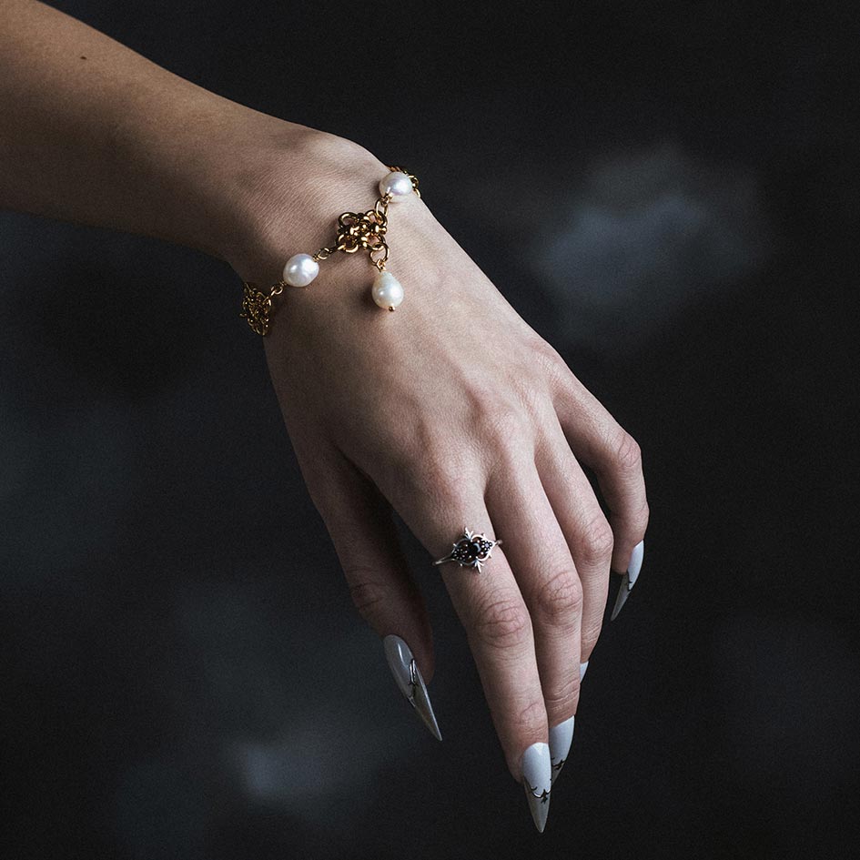 Model wearing Muriel gold chainmail and pearl bracelet
