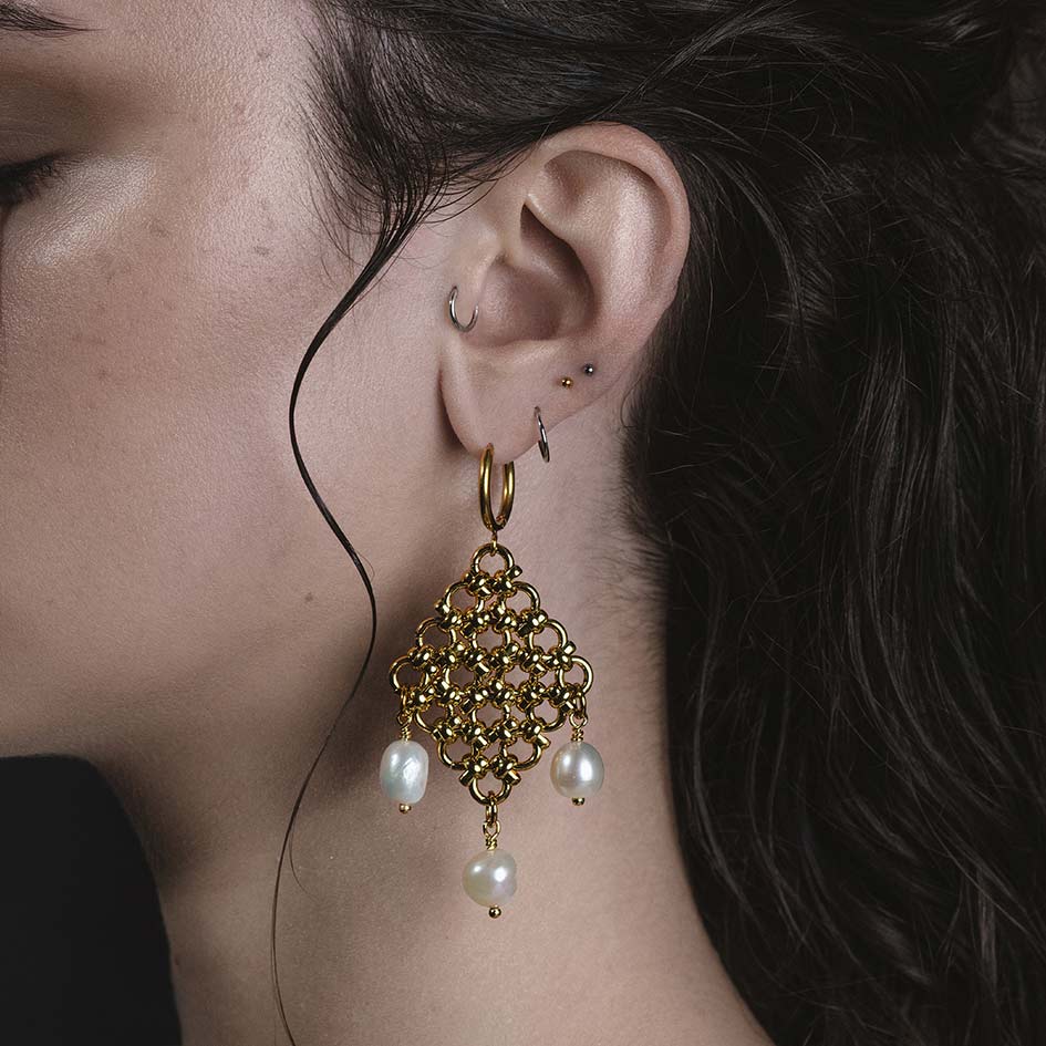 Model wearing Muriel gold chainmail and pearl hoop earrings