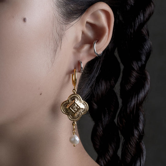 REALM. Quatrefoil Pearl Hoop Earrings - Gold