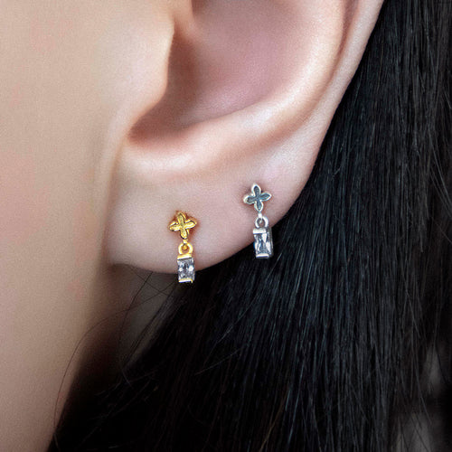MERLA. Raven Skull Earrings - Gold