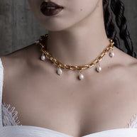 detailed gold plated chain link pearl collar
