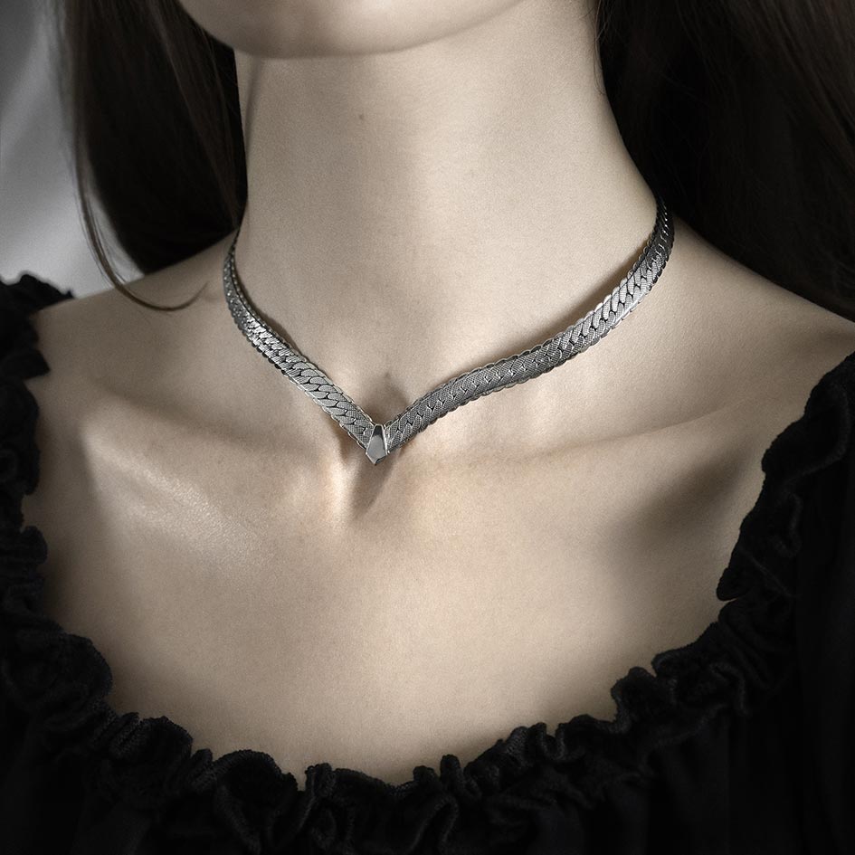 Chunk Chevron style silver necklace 