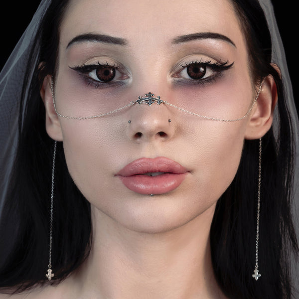 UNCHAINED. Armour Face Chain - Silver