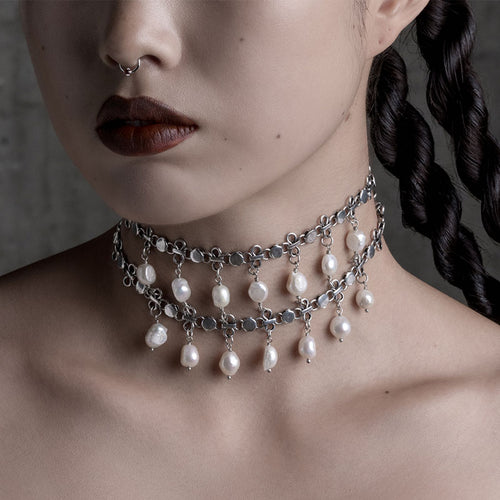 BANQUET. Pearl Charm Collar - Silver