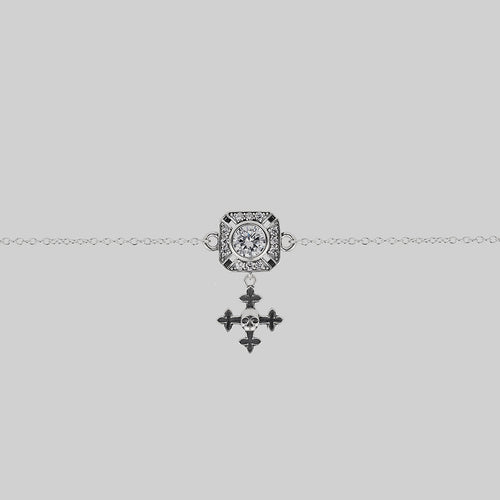A DEEP LURE. Romantic Pearl Choker - Silver